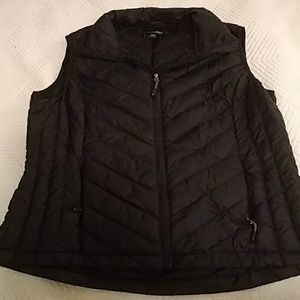 Packable black down vest